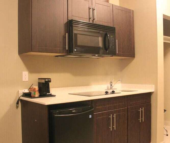 سوئیت 2 خوابه, Meridian Inn & Suites Lloydminster