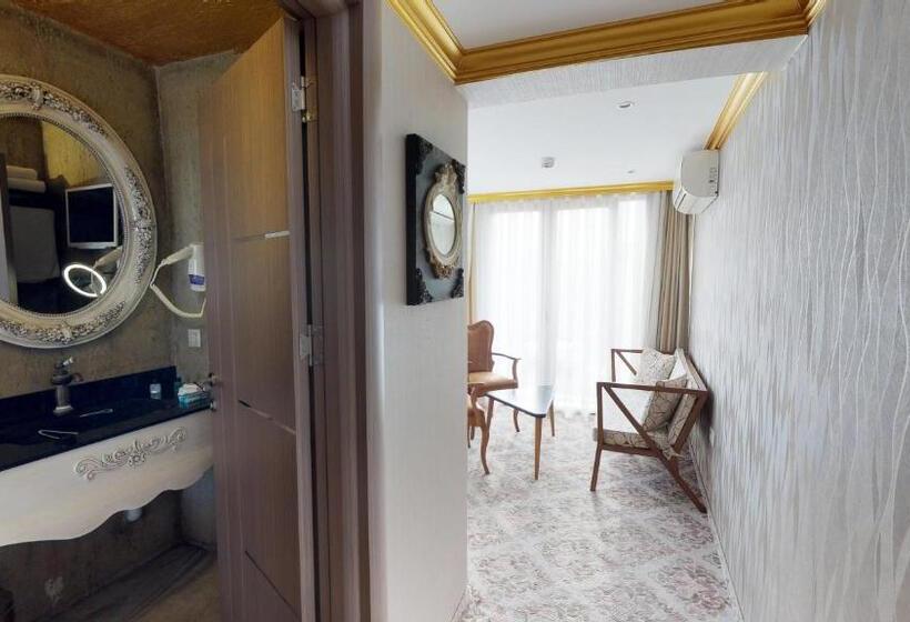 Deluxe Suite Sea View, Patron