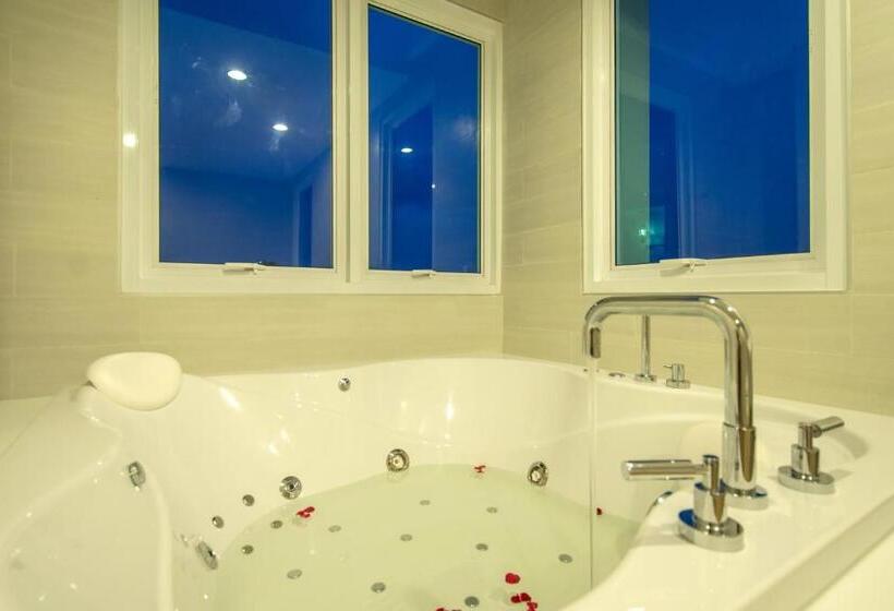 سوئیت با وان آب گرم, Prachuap Grand