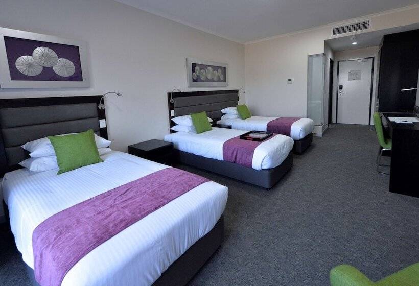 اتاق استاندارد سه تخته با بالکن, Rydges Palmerston  Darwin