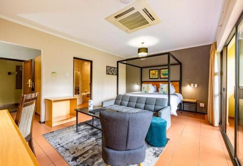 اتاق لوکس با تخت بزرگ, Sanbonani Resort  And Spa