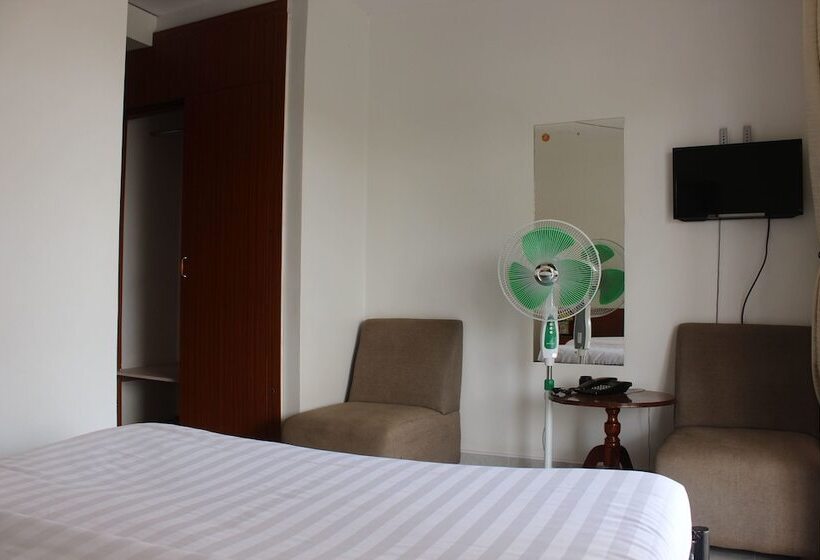 اتاق خانوادگی, Sky Hotel International