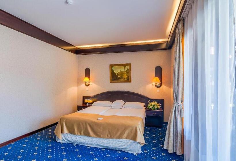 اتاق استاندارد, Snagov Club