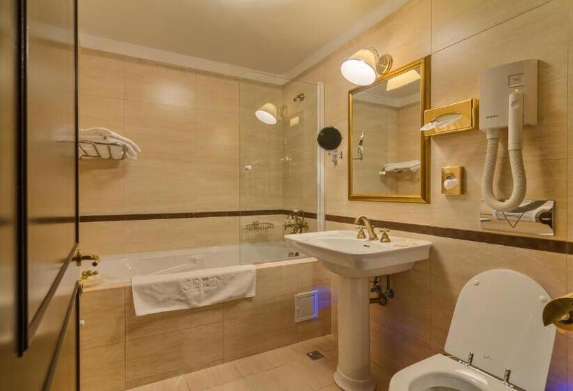 اتاق لوکس, Snagov Club