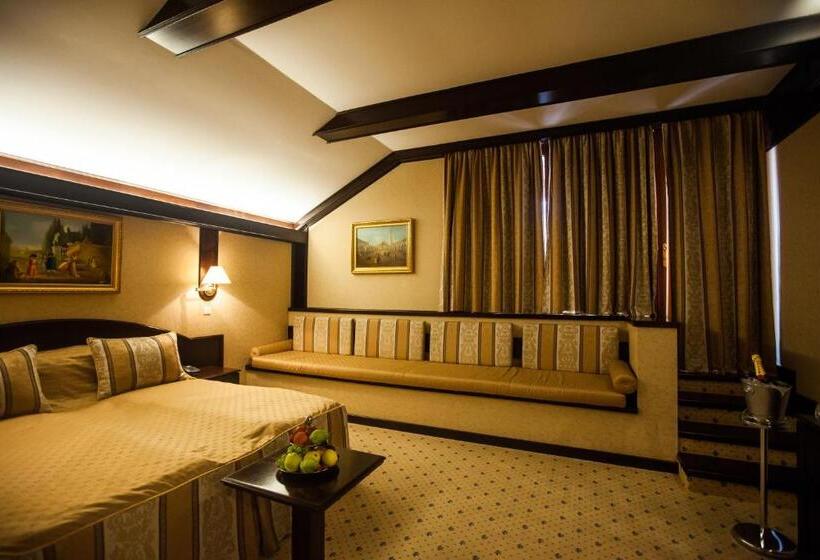 اتاق لوکس, Snagov Club