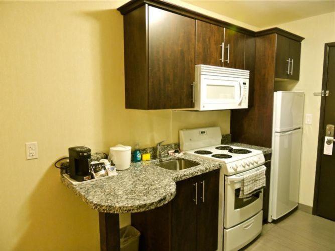 اتاق استاندارد با تخت بزرگ, Western Star Inn And Suites Carlyle