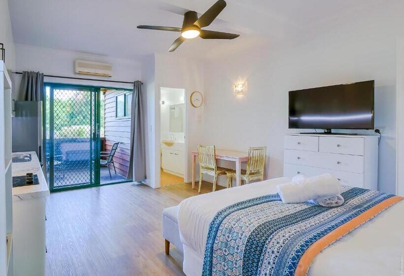 Deluxe Studio, Boat Harbour Studio Apartments And Villas