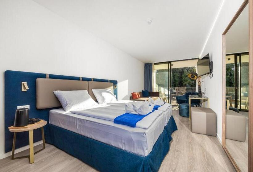 اتاق استاندارد سه تخته با بالکن, Resort Del Mar Emotion