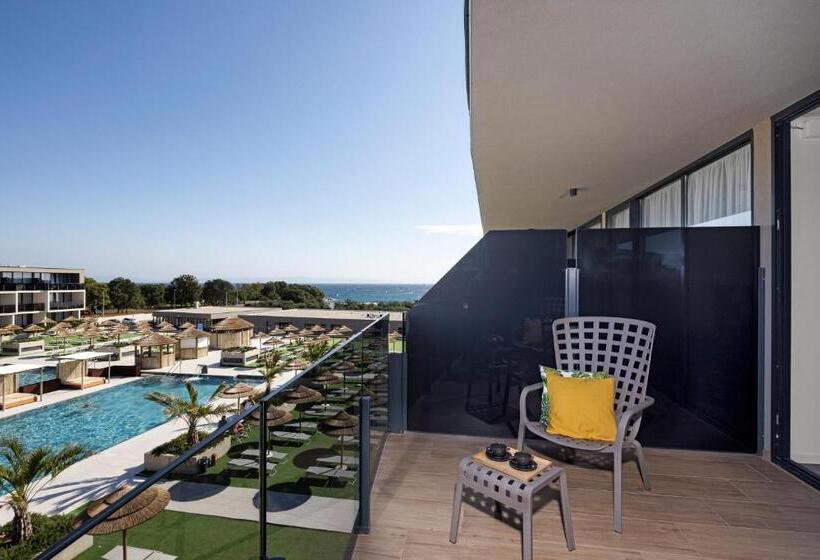 اتاق سوپریور چهار تخته, Resort Del Mar Emotion