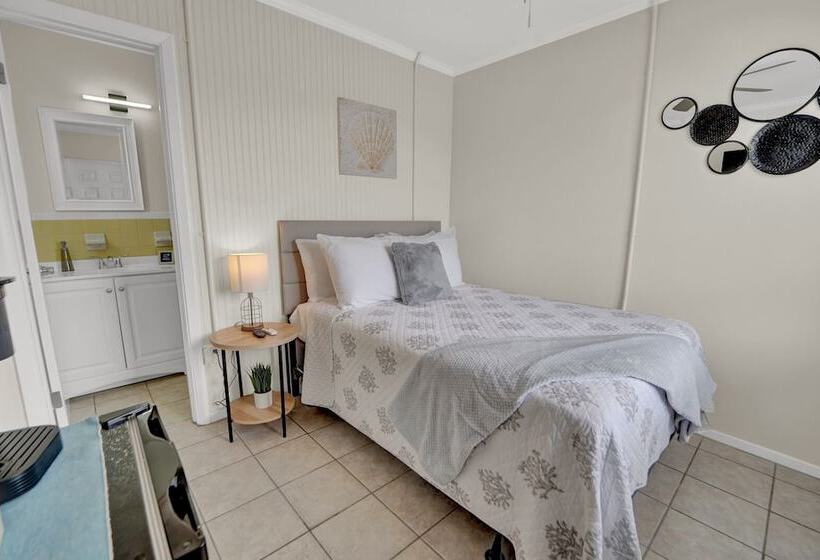 استودیوی استاندارد, Sea Foam Suites