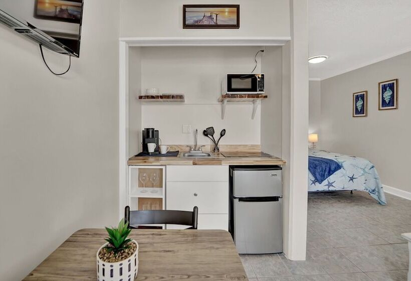 استودیوی استاندارد, Sea Foam Suites