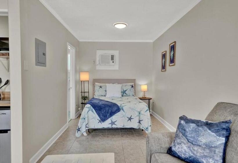 استودیوی استاندارد, Sea Foam Suites