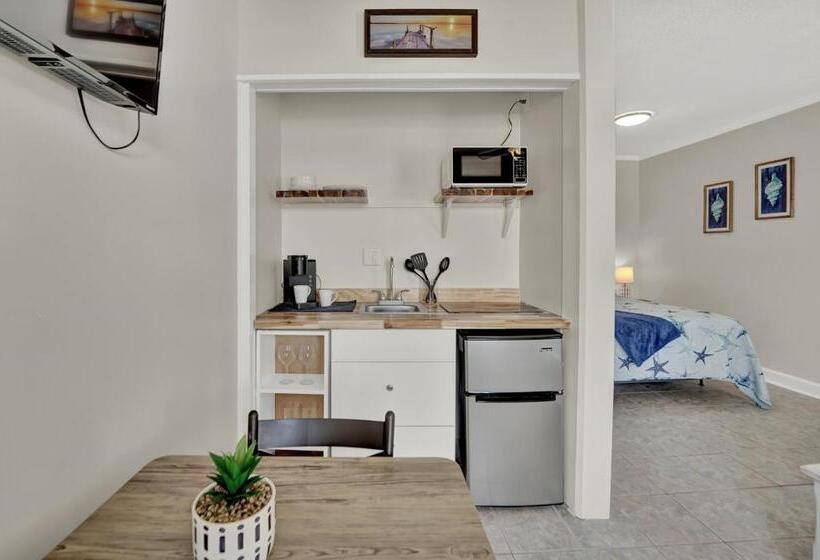 استودیوی استاندارد, Sea Foam Suites