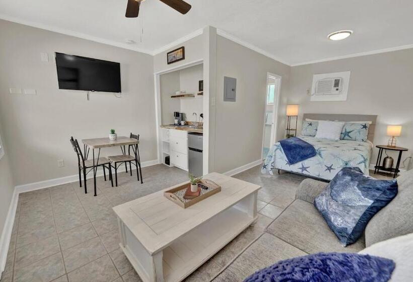 استودیوی استاندارد, Sea Foam Suites