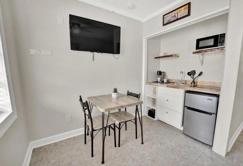 استودیوی استاندارد, Sea Foam Suites