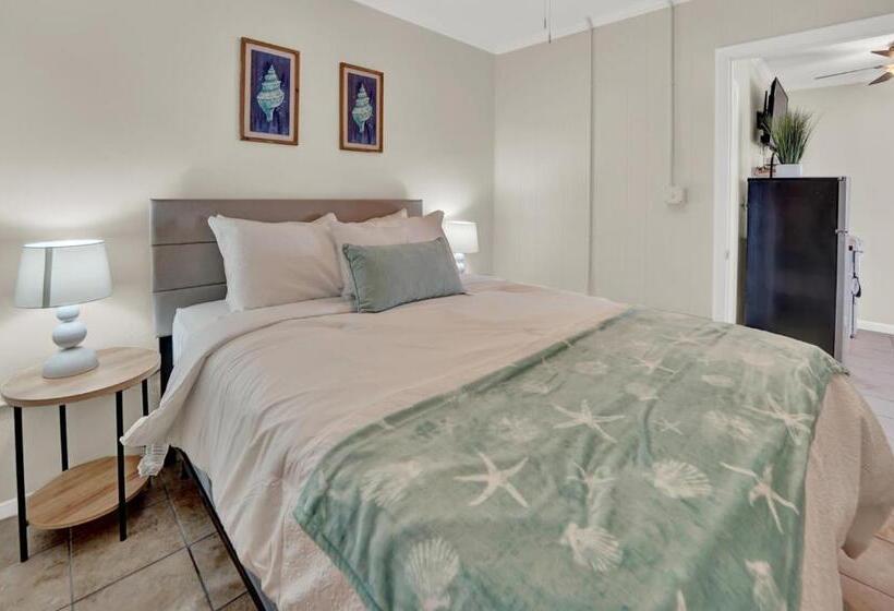 اتاق لوکس سه تخته, Sea Foam Suites