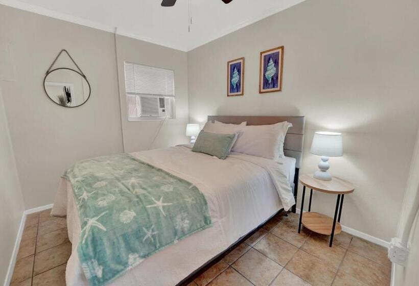 اتاق لوکس سه تخته, Sea Foam Suites