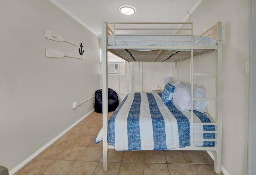 اتاق لوکس سه تخته, Sea Foam Suites