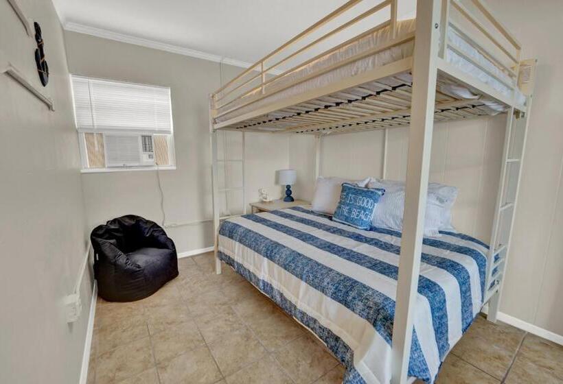 اتاق لوکس سه تخته, Sea Foam Suites