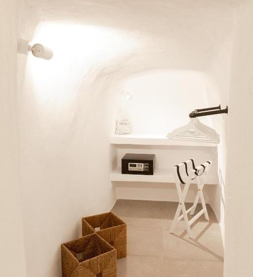 Suite with Terrace, Cydonia Caves