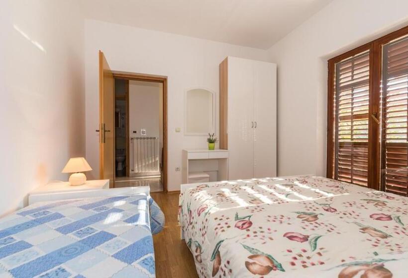 آپارتمان 1 خوابه با بالکن, Apartments Villa Adria