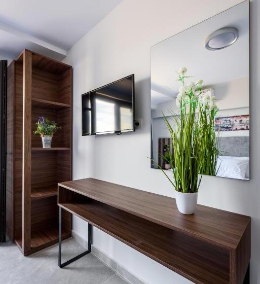 اتاق استاندارد, Asteras Studios