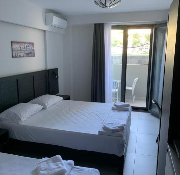 Economy Triple Room, Asteras Studios