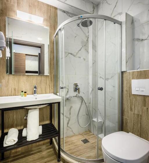 Economy Triple Room, Asteras Studios
