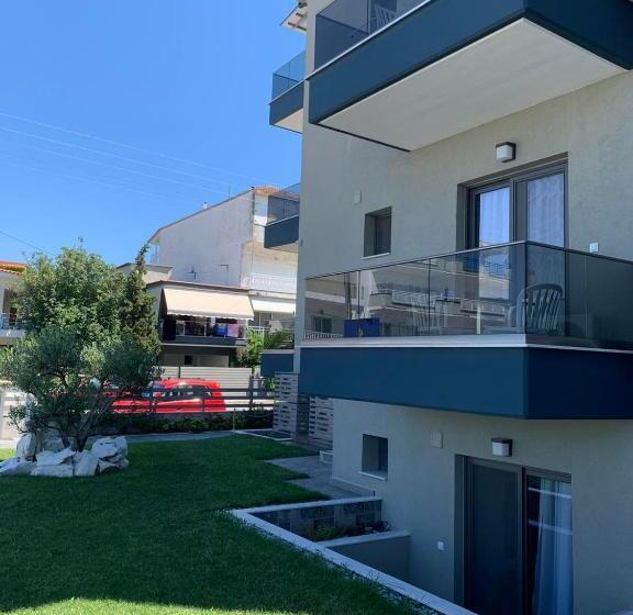 Economy Triple Room, Asteras Studios