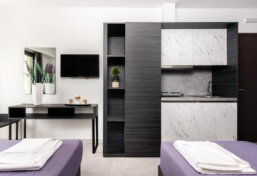 Economy Triple Room, Asteras Studios