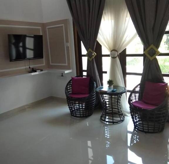 سوئیت پرزیدنت, Captain S Cabin Resort   Naval Heritage
