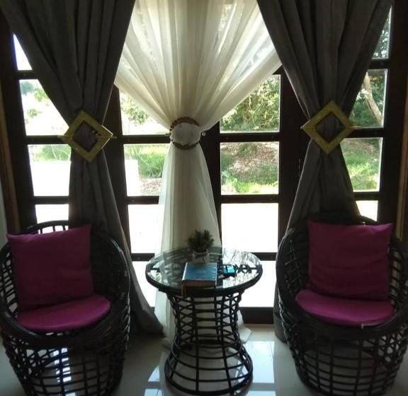 سوئیت پرزیدنت, Captain S Cabin Resort   Naval Heritage