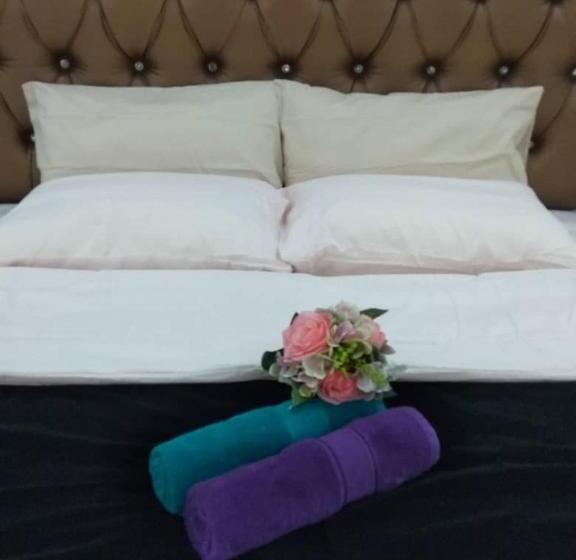 سوییت با چشم‌انداز استخر, Captain S Cabin Resort   Naval Heritage