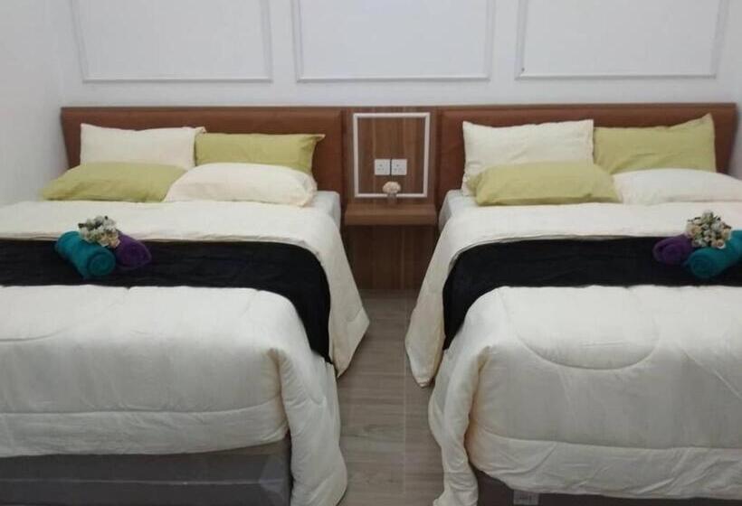 سوئیت با بالکن, Captain S Cabin Resort   Naval Heritage