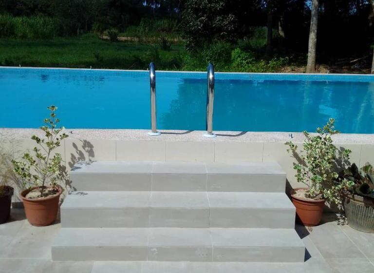 سوییت سوپریور, Captain S Cabin Resort   Naval Heritage