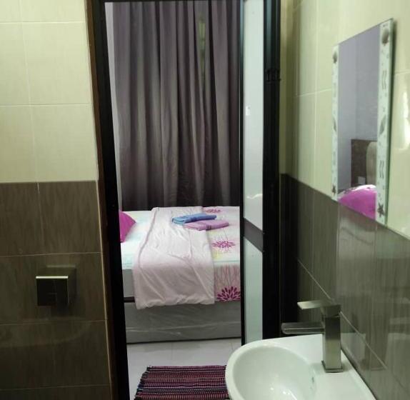 سوییت سوپریور, Captain S Cabin Resort   Naval Heritage