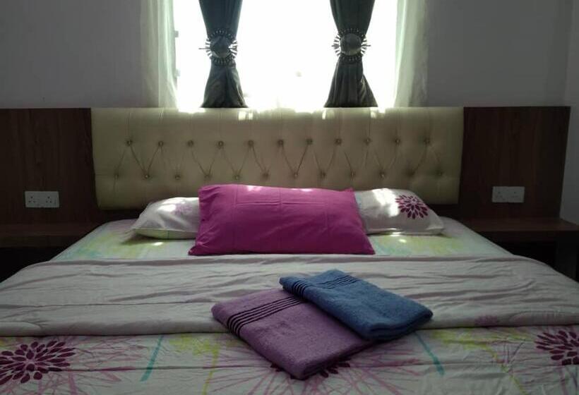 سوییت سوپریور, Captain S Cabin Resort   Naval Heritage