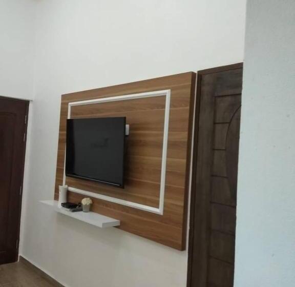 سوییت جونیور با بالکن, Captain S Cabin Resort   Naval Heritage