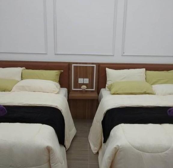 سوییت جونیور با بالکن, Captain S Cabin Resort   Naval Heritage
