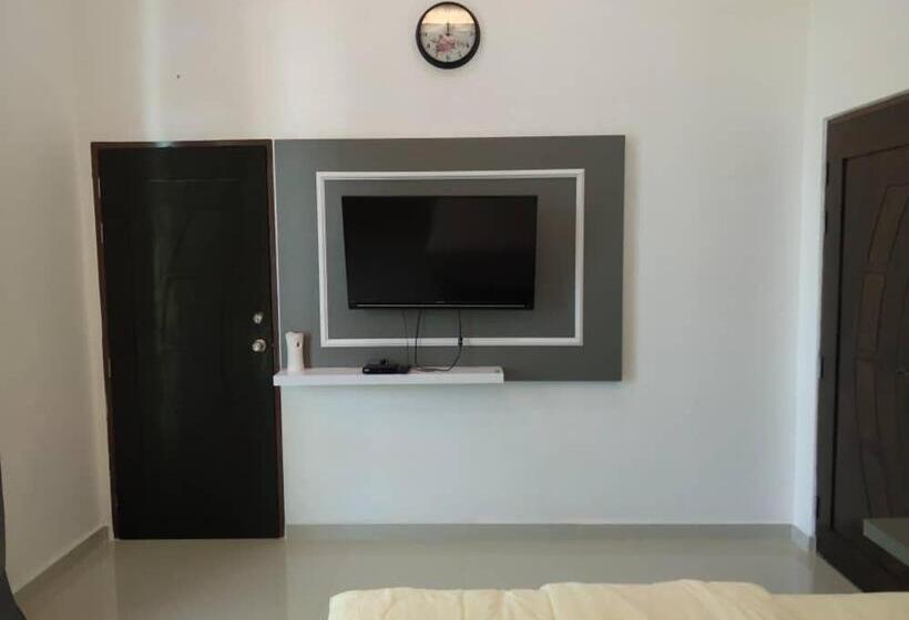سوئیت با وان آب گرم, Captain S Cabin Resort   Naval Heritage