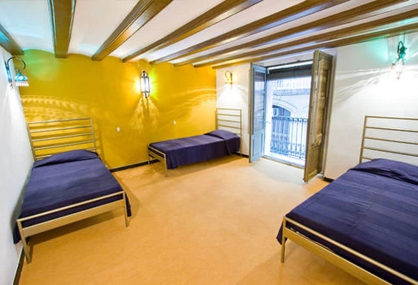 اتاق استاندارد سه تخته با سرویس بهداشتی مشترک, Palace Guesthouse