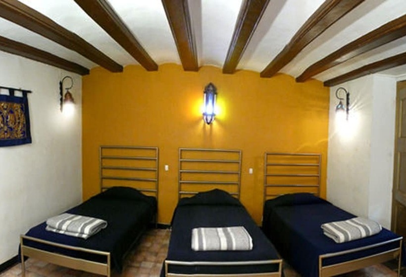 اتاق استاندارد سه تخته با سرویس بهداشتی مشترک, Palace Guesthouse