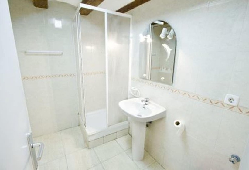 اتاق استاندارد چهارنفره با سرویس بهداشتی مشترک, Palace Guesthouse