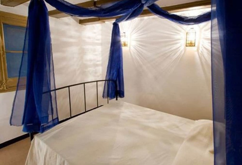 اتاق یک نفره پایه با سرویس بهداشتی مشترک, Palace Guesthouse