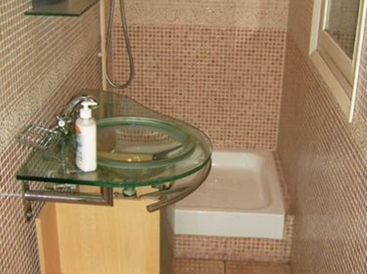 اتاق استاندارد چهارنفره با سرویس بهداشتی مشترک, Palace Guesthouse