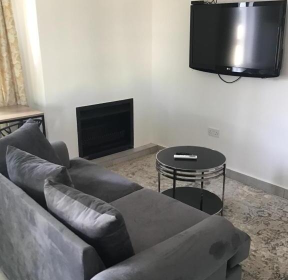 آپارتمان 1 خوابه با چشم‌انداز باغ, The Capital Guest House
