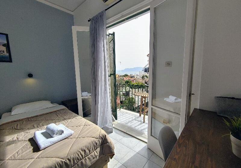 اتاق استاندارد با بالکن, Aegina