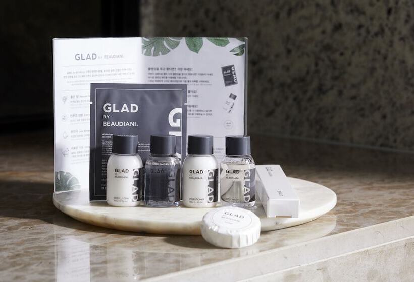 اتاق لوکس خانوادگی, Glad Yeouido
