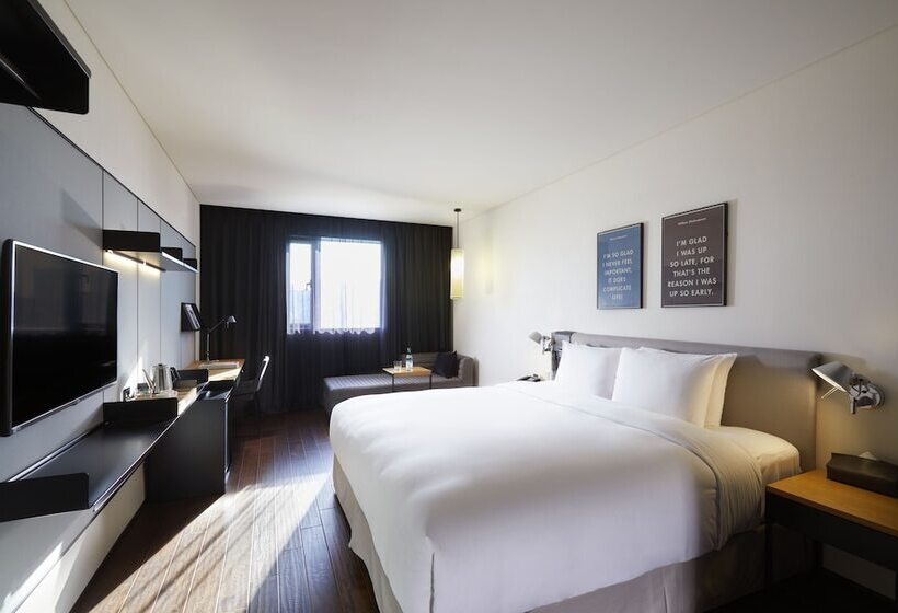 Quarto Deluxe, Glad Yeouido