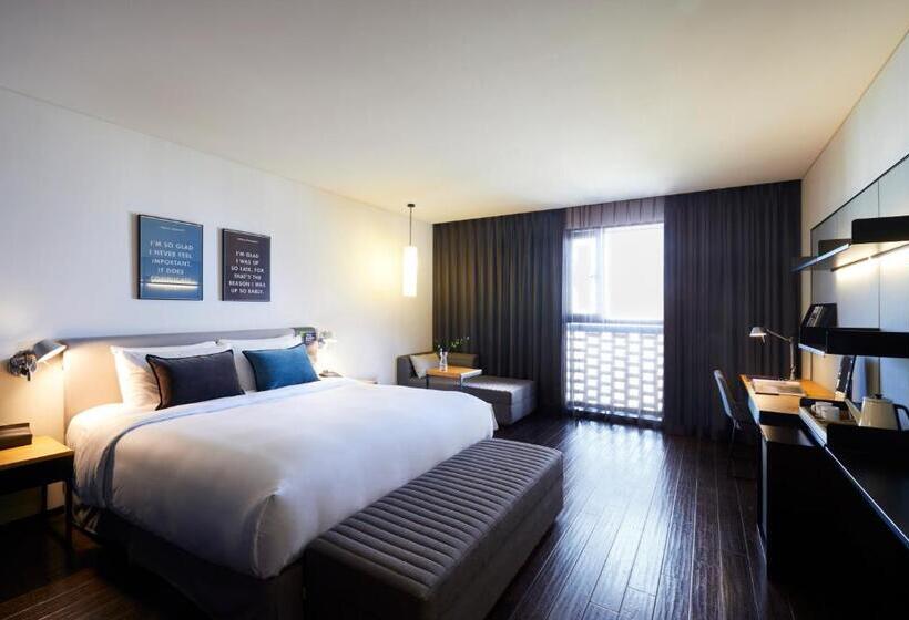 Quarto Deluxe, Glad Yeouido